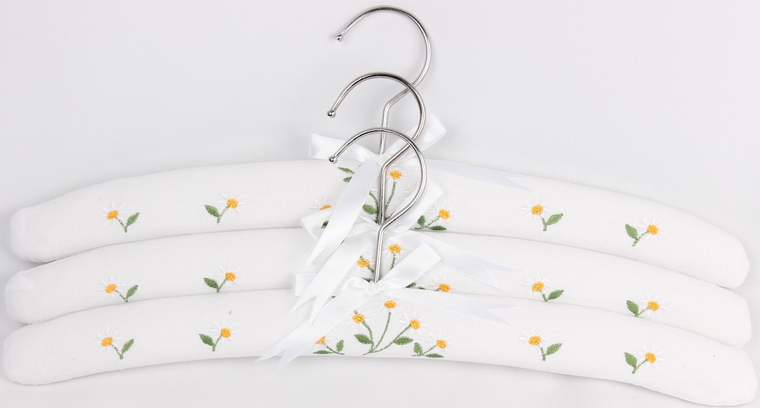 Embroidered coat hangers-set of 3 'Daisy' Code:EH/DAI/WHT image 0